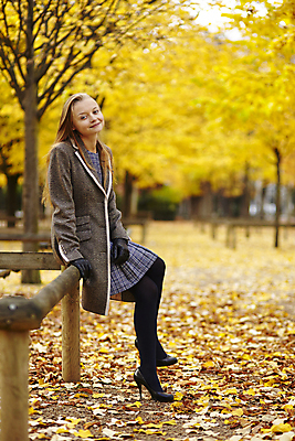 포토 JPG 해외이미지 나무 백인 긴머리 계절 공원 유럽 잎 오렌지 자연 날씨 거리 한명 사람 앉기 성인 야외 빨간색 컬러풀 금발 노란색 활발 프랑스 가을 흰색 도시 황금 11월 10월 프랑스어 파리(프랑스) 해외202009 해외포토 서양인 식물 문자 1 헤어스타일 공공시설 나라 컬러 컨셉 과일 모션 날짜 생태계 파일형식