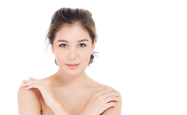 포토 JPG 해외이미지 응시 여자 한명 사람 동양인 손짓 상반신 성인 앞모습 뷰티 피부 피부관리 흰배경 성인여자한명만 해외202009 해외포토 1 시선 뷰포인트 백그라운드 모션 인종 신체부위 흰색 여자한명만 성인여자만 파일형식