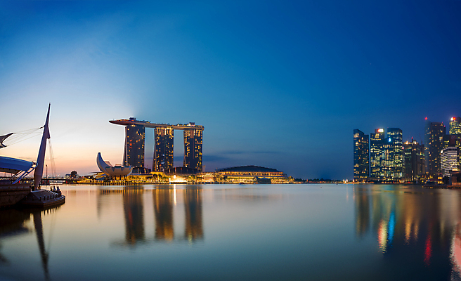 포토 JPG 해외이미지 아이콘 디자인 외관 아시아 호수 여행 컨셉 건축양식 교실 호텔 조명 새로움 풍경 사람없음 야외 건물 물 파란색 세계 반사 황혼 도시 만 고급 우아함 야간 저녁 카지노 스카이라인 싱가폴 특별함 해외202009 해외포토 자연요소 건축물 교육 건축 나라 컬러 학교 숙소 일몰 도박 밤 파일형식