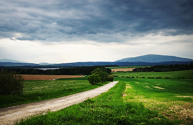 포토 JPG 해외이미지 공원 도로 여행 밭 농업 자국 자연 영국 풍경 초원 사람없음 야외 초록색 여름 파란색 걷기 시골 오솔길 언덕 남쪽 내추럴 방법 선로 슬로바키아 전국 해외202009 해외포토 계절 공공시설 유럽 산업 길 컬러 교통시설 모션 방향 생태계 파일형식