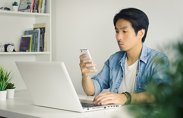 포토 JPG 해외이미지 백인 직업 라이프스타일 남자 인터넷 비즈니스 사업가 통신 노동자 직장 한국 한명 사람 동양인 노트북 스마트폰 컴퓨터 사무실 일본 공책 중국 업무 작업 비즈니스맨 메시지 종업원 경영자 온라인 해외202009 해외포토 서양인 1 아시아 회사 문구용품 인종 생활 전자제품 핸드폰 스마트기기 직장인 리더 파일형식