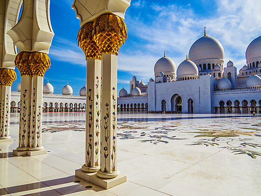 포토 JPG 해외이미지 아시아 종교 문화 여행 중동 건축양식 하늘 미술 사람없음 햇빛 태양 믿음 탑 흰색 기도 기둥 사찰 중앙 이슬람교 아치 모스크 정사각형 대리석 신성 아라비아 동쪽 아랍에미리트 두바이 라마단 숭배 신앙심 아랍어 웅장함 해외202009 해외포토 자연요소 도형 건축물 건축 감정 나라 컬러 재료 종교건축 문화예술 방향 파일형식