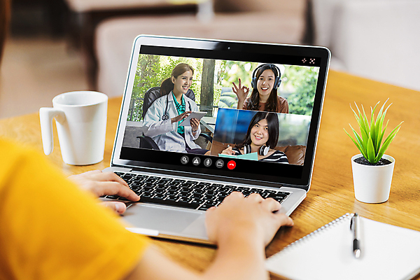 포토 JPG 해외이미지 남자 행복 통신 태국 대화 동양인 여러명 노트북 약 건강관리 디지털 헤드폰 우정 의사 비즈니스맨 토론 강의 동료 부름 멀리 동영상 온라인강의 콜라보레이션 웨비나 해외202009 해외포토 감정 아시아 음향기기 다수 비즈니스 의학 관계 모션 건강 관리 말하기 사람 인종 친구 전자제품 의료진 직장인 세미나 파일형식 언택트