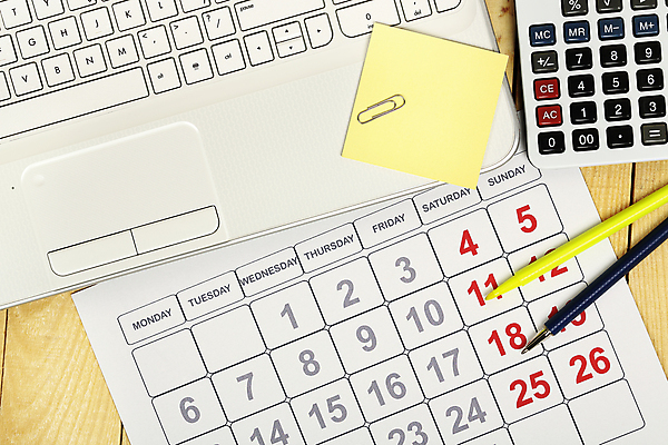 포토 JPG 해외이미지 직업 비즈니스 아침 설계 사람없음 일상 노트북 컴퓨터 사무실 펜 계산기 달력 업무 날짜 계획 책상 준비 월 효율 해외202009 해외포토 주간 가구 컨셉 문구용품 라이프 전자제품 필기구 장비 작업 파일형식