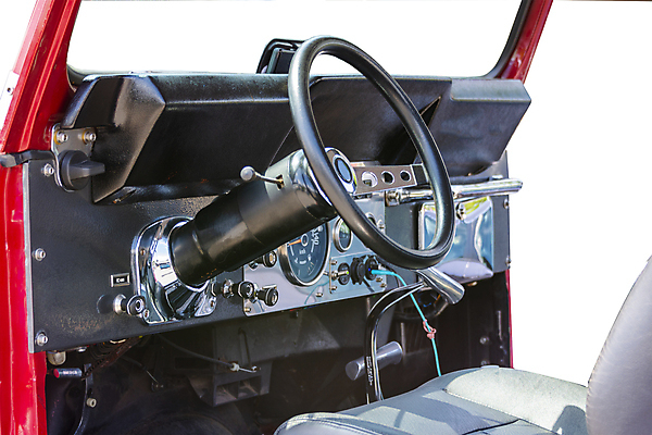 포토 JPG 해외이미지 여행 의자 교통시설 자동차 비행기 사람없음 내부 빨간색 금속 기계 수확 역사 클래식 전시회 복고 군용 엔진 모터 계기판 옛날 자동 해외202009 해외포토 육상교통 컬러 가구 교통 컨셉 농업 항공교통 재질 대중교통 군대 전시 시설 파일형식