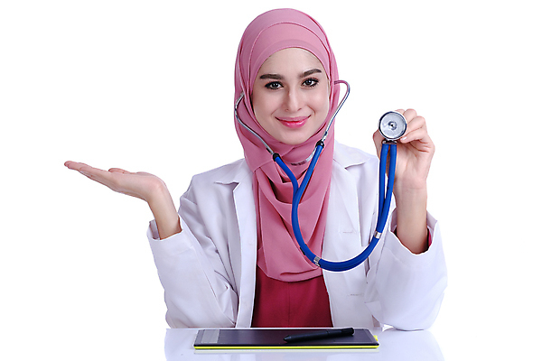포토 JPG 해외이미지 직업 라이프스타일 응시 여자 청진기 실내 건강 병원 한명 서기 미소 사람 성인 가로 약 건강관리 자료 환자 간호사 의사 정보 대표 이슬람교 서비스 보여주기 적재 독립 돌봄 서류판 인턴 해외202009 우호적 해외포토 1 시선 종교 컨셉 비즈니스 의학 의료기기 모션 표정 관리 내부 생활 사무용품 의료진 파일형식