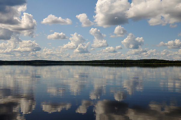 포토 JPG 해외이미지 나무 식물 구름 호수 물결 파도 백그라운드 패턴 자연 하늘 날씨 풍경 사람없음 야외 초록색 물 여름 파란색 빛 햇빛 반사 환경 침묵 바위 전원 소나무 황무지 분위기 가장자리 숲 땅 러시아 장면 멀리 내추럴 수평선 해외202009 해외포토 자연요소 계절 유럽 바다 컬러 컨셉 무늬 태양 소리 돌_바위 둘레 전기에너지 생태계 파일형식