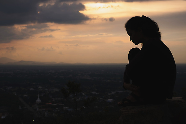 포토 JPG 해외이미지 1 라이프스타일 응시 여자 생각 한명 동양인 성인 슬픔 표현 드라마 문제 혼자 해외202009 해외포토 시선 감정 사람 인종 생활 파일형식