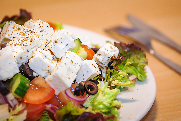 포토 JPG 해외이미지 접시 계절 문화 음식 조각 잎 다이어트 토마토 채소 양파 오이 치즈 건강 요리 사람없음 빨간색 초록색 여름 빛 검은색 식사 저녁식사 샐러드 흰색 신선 양념 닫기 맛 기름 상추 지중해 먹기 그리스 향신료 올리브 후추 흙더미 그리스인 내추럴 점심식사 영양소 채식주의자 개조 맛있는 페타치즈 해외202009 해외포토 서양인 식물 식기 열매 유럽 바다 컬러 컨셉 모션 유제품 흙 채식 향미료 파일형식 더미