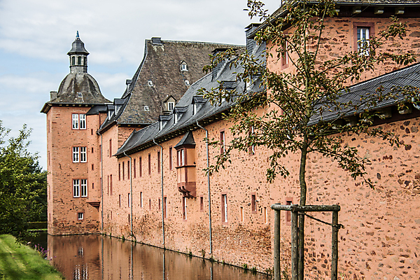 포토 JPG 해외이미지 나무 유물 잔디 사람없음 건물 초록색 갈색 탑 역사 바로크 해외202009 해외포토 식물 전통 건축물 컬러 파일형식