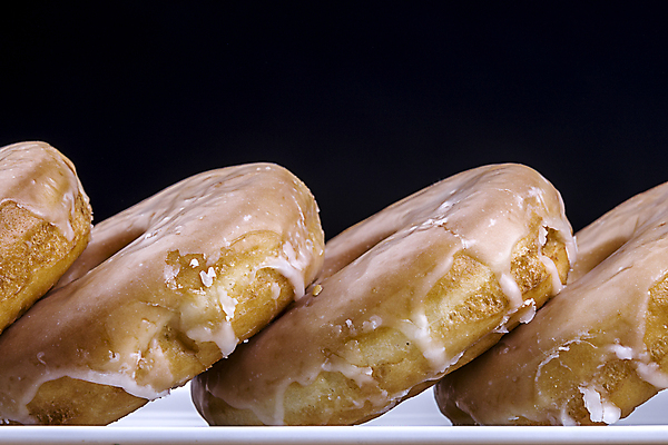 포토 JPG 해외이미지 접시 음식 백그라운드 탁자 디저트 사람없음 갈색 쌓기 과자 케이크 얼음 빵집 튀김 흰색 대접 원형 구멍 도넛 달콤 맛 아침식사 폐기물 정상 설탕 굽기 먹기 오브젝트 오르기 반죽 칼로리 충동구매 고립 반투명 어려움 페스츄리 해로움 프로스팅 맛있는 해외202009 얼림 해외포토 자연요소 도형 식기 빵 컬러 가구 컨셉 모션 쇼핑 상점 식사 쓰레기 구이 제빵 과소비 파일형식