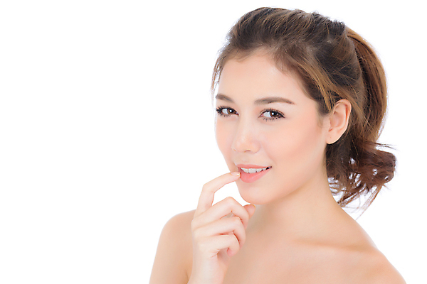 포토 JPG 해외이미지 응시 여자 한명 사람 동양인 손짓 상반신 성인 옆모습 뷰티 피부 피부관리 흰배경 성인여자한명만 해외202009 해외포토 1 시선 뷰포인트 백그라운드 모션 인종 신체부위 흰색 여자한명만 성인여자만 파일형식