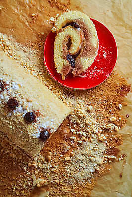 포토 JPG 해외이미지 스튜디오촬영 접시 조각 딸기 요리 사람없음 침묵 회색 소용돌이 흰색 대접 맛 정크푸드 설탕 자르기 굽기 흰배경 롤 슛 칼로리 푸딩 스펀지 고립 정물화 핸드메이드 해외202009 해외포토 식기 컬러 백그라운드 컨셉 과일 모션 디저트 실내 소리 회오리 구이 그림 파일형식