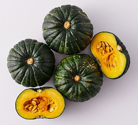 포토 JPG 스튜디오촬영 식재료 호박 단면 실내 사람없음 하이앵글 여러개 신선 흰배경 유기농 단호박 국내포토 웰빙 뷰포인트 다수 백그라운드 채소 내부 흰색 파일형식