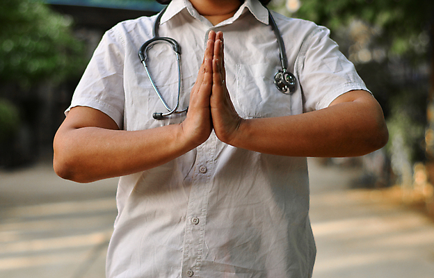 포토 JPG 해외이미지 직업 라이프스타일 장갑 컨셉 유니폼 청진기 건강 병원 실험 한명 사람 성인 약 고통 환자 간호사 의사 긴급 도움 질병 구조원 인도인 과학자 직원 문서 수의사 돌봄 소아과의사 헬프 화학자 해외202009 해외포토 외국인 1 잡화 옷 감정 과학 의학 의료기기 모션 동양인 생활 의료진 학자 파일형식
