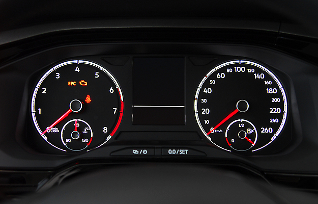 포토 JPG 해외이미지 도로 스포츠 교통시설 자동차 사람없음 빨간색 빛 달리기 숫자 검은색 힘 경쟁 운전 기구 바 휘발유 계산대 측정 사인 속도 연료 다이얼 엔진 계량기 모터 계기판 자동 제어 충고 해외202009 해외포토 레이스천 문자 길 육상교통 컬러 교통 컨셉 모션 직물 석유 시설 파일형식