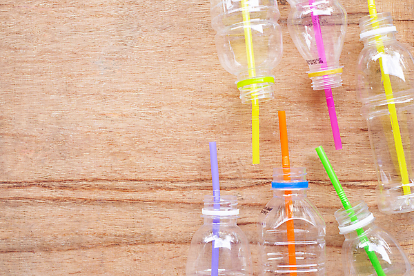 포토 JPG 해외이미지 빨대 사람없음 재활용 일회용 플라스틱 페트병 해외202009 해외포토 재질 친환경 병_담는 파일형식