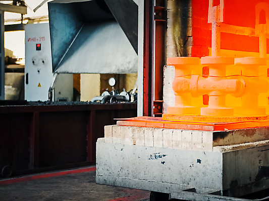 포토 JPG 해외이미지 공장 사람없음 금속 뜨거움 작업실 용광로 해외202009 해외포토 공업 재질 파일형식