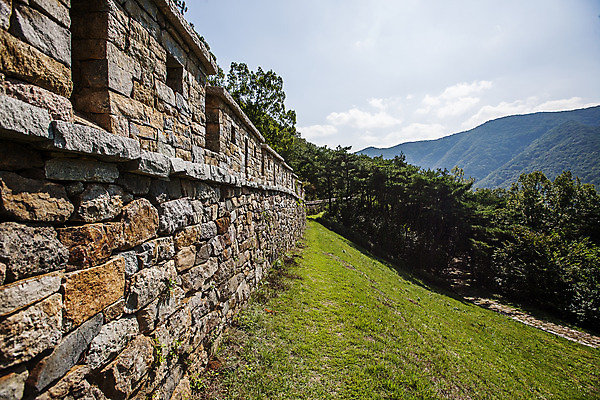 포토 JPG 주간 여행 산 한국 풍경 근접촬영 사람없음 야외 관광지 성 경상북도 성벽 국내여행 문경 고모산성 국내포토 자연요소 건축물 아시아 뷰포인트 경상도 산성 파일형식
