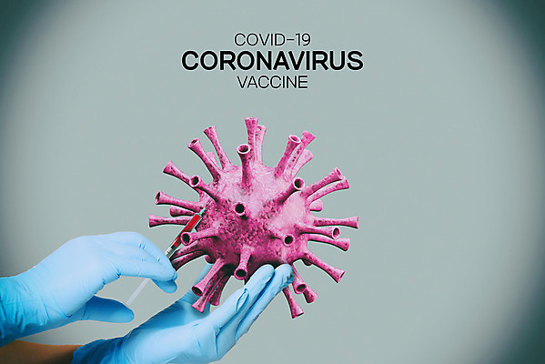 PSD 편집 편집이미지 손 의학 주사기 신체부위 약 3D소스 3D 바이러스 질병 사회이슈 디지털합성 백신 전염병 편집소스 코로나바이러스 백신개발 델타변이바이러스 편집3D 컨셉 의료기기 사람 개발 파일형식