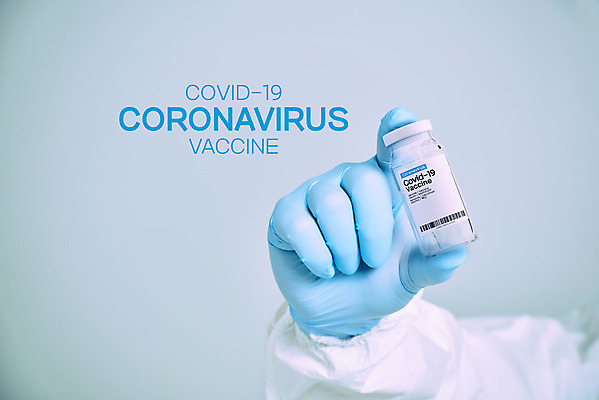 PSD 편집 편집이미지 손 의학 들기 신체부위 약 3D소스 3D 질병 사회이슈 디지털합성 백신 전염병 편집소스 코로나바이러스 백신개발 델타변이바이러스 편집3D 컨셉 모션 사람 바이러스 개발 파일형식