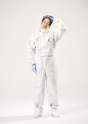 포토 JPG 스튜디오촬영 전신 여자 회색배경 실내 피곤 마스크 한명 서기 20대 앞모습 한국인 의료진 의사 바이러스 사회이슈 보안경 힘듦 성인여자한명만 코로나바이러스 방역복 턱스크 델타변이바이러스 국내포토 직업 1 옷 뷰포인트 백그라운드 컨셉 의학 모션 사람 동양인 청년 내부 회색 안전장비 방역 합성어 여자한명만 성인여자만 파일형식