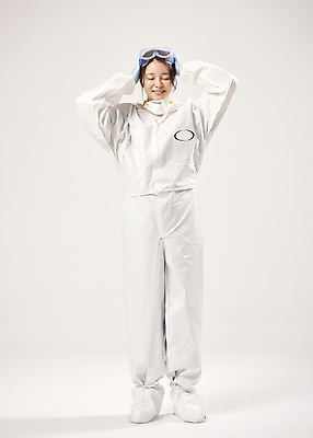 포토 JPG 스튜디오촬영 전신 여자 회색배경 실내 마스크 한명 서기 미소 20대 앞모습 한국인 의료진 의사 바이러스 사회이슈 보안경 성인여자한명만 코로나바이러스 방역복 턱스크 델타변이바이러스 국내포토 직업 1 옷 뷰포인트 백그라운드 컨셉 의학 모션 표정 사람 동양인 청년 내부 회색 안전장비 방역 합성어 여자한명만 성인여자만 파일형식