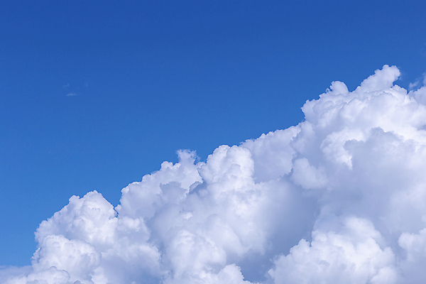 포토 JPG 해외이미지 구름 계절 백그라운드 자연 하늘 날씨 풍경 사람없음 여름 파란색 빛 햇빛 태양 맑음 봄 흰색 분위기 수분 천국 흐림 해외202009 해외포토 자연요소 컬러 컨셉 생태계 파일형식