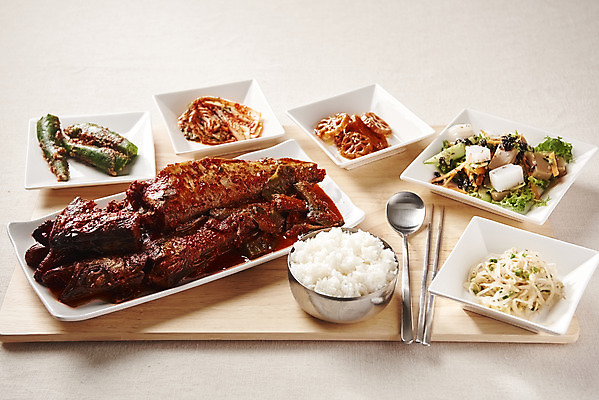 포토 JPG 스튜디오촬영 한식 음식 밥 반찬 실내 사람없음 상차림 밥상 흰배경 국 코다리 국내포토 백그라운드 탁자 어류 내부 흰색 파일형식