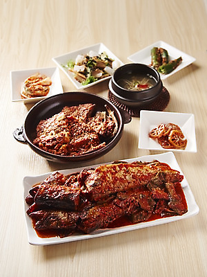 포토 JPG 스튜디오촬영 한식 음식 밥 반찬 실내 사람없음 상차림 밥상 흰배경 국 코다리 국내포토 백그라운드 탁자 어류 내부 흰색 파일형식