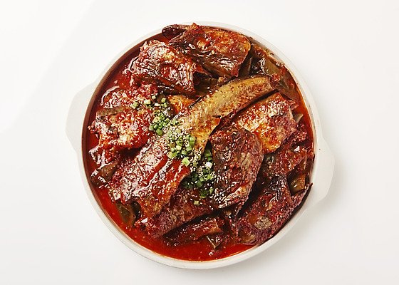 포토 JPG 스튜디오촬영 한식 음식 실내 누끼 사람없음 하이앵글 흰배경 코다리 코다리조림 국내포토 뷰포인트 백그라운드 어류 내부 흰색 조림 파일형식