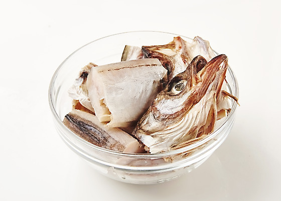 포토 JPG 스튜디오촬영 한식 음식 식재료 실내 누끼 근접촬영 사람없음 흰배경 대가리 코다리 국내포토 뷰포인트 백그라운드 어류 내부 흰색 파일형식