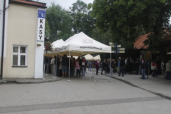 포토 JPG 해외이미지 유럽 여행 사람없음 성당 교회 여행객 센터 중세 정사각형 광택 타운 동쪽 폴란드 르네상스 크라쿠프 해외202009 해외포토 도형 나라 종교건축 사람 건물 도시 역사 방향 파일형식