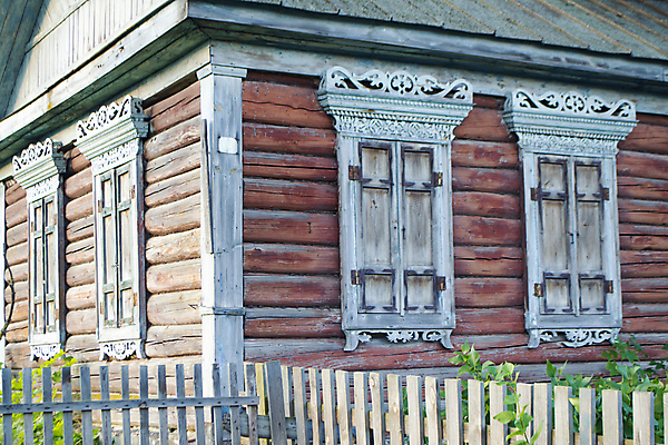 포토 JPG 해외이미지 전통 디자인 외관 벽 백그라운드 건축양식 창문 날씨 주택 프레임 미술 사람없음 건물 목재 장식 갈색 줄무늬 수확 골동품 흰색 시골 블라인드 판넬 닫기 버리기 묘사 질감 복고 통나무 셔터 러시아인 벨로루시 옛날 스타일 해외202009 해외포토 서양인 나무 건축물 건축 컬러 무늬 농업 재료 모션 문화예술 커튼 파일형식