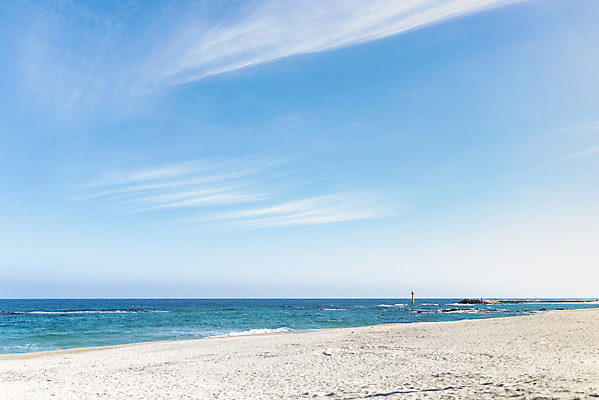 포토 JPG 주간 모래 파도 바다 여행 겨울 자연 하늘 한국 등대 풍경 사람없음 야외 관광지 해수욕장 강원도 강릉 국내여행 영진해변 국내포토 자연요소 계절 아시아 해변 생태계 파일형식