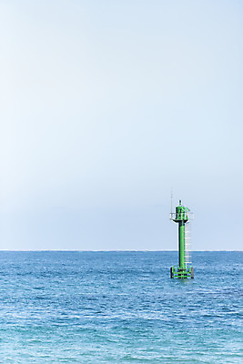 포토 JPG 주간 파도 바다 여행 겨울 자연 하늘 한국 등대 풍경 사람없음 야외 관광지 해수욕장 강원도 강릉 국내여행 영진해변 국내포토 자연요소 계절 아시아 해변 생태계 파일형식