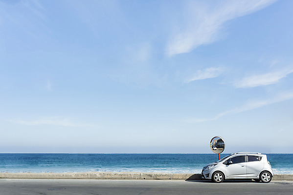 포토 JPG 주간 도로 파도 바다 여행 겨울 자동차 자연 하늘 한국 풍경 해변 사람없음 야외 관광지 드라이브 주차 강원도 강릉 국내여행 영진해변 국내포토 자연요소 계절 아시아 길 육상교통 교통시설 운전 생태계 파일형식