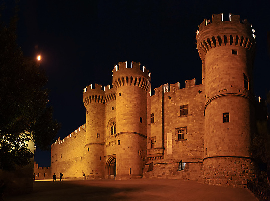 포토 JPG 해외이미지 전통 별 벽 여행 건축양식 휴가 사람없음 탑 궁전 도시 성 중세기사 중세 역사 야간 그리스 메인 대문 타운 주인 그리스인 해외202009 해외포토 자연요소 서양인 건축물 건축 유럽 고건축 문 파일형식