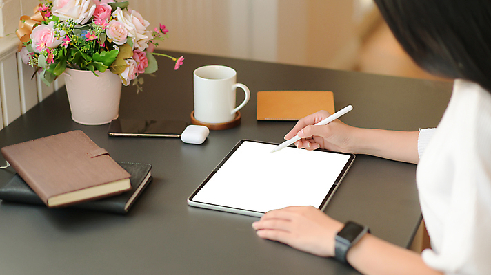 포토 JPG 해외이미지 직업 라이프스타일 디자인 여자 교육 산업 백그라운드 비즈니스 탁자 직장 실내 창조 미술 사람 앉기 사람없음 내부 그래픽 사무실 알약 펜 디지털 기계 장비 과학기술 업무 자신감 작업실 기술자 엔지니어 건축가 디자이너 책상 시설 그림 예술가 혁명 독립 프로젝트 프리랜서 해외202009 해외포토 감정 가구 컨셉 회사 모션 문화예술 기술 생활 필기구 약 작업 파일형식