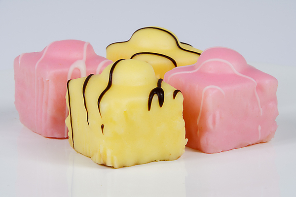 포토 JPG 해외이미지 음식 분홍색 디저트 근접촬영 사람없음 노란색 케이크 달콤 해외202009 해외포토 뷰포인트 컬러 맛 파일형식