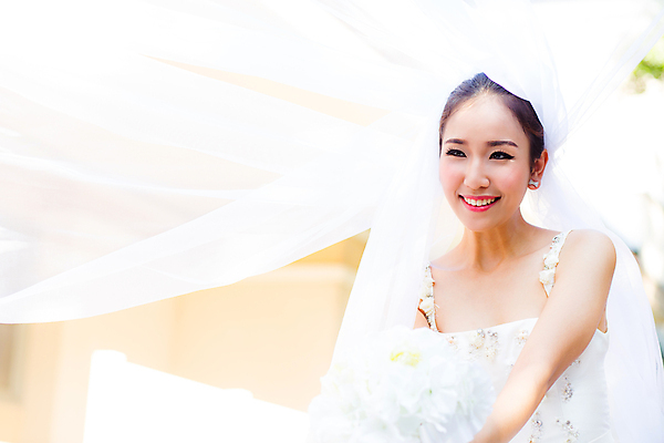 포토 JPG 해외이미지 주간 공원 여자 신부 결혼 한명 성인 야외 옆모습 정원 낭만 성인여자한명만 해외202009 해외포토 자연요소 1 공공시설 뷰포인트 컨셉 사람 이벤트 여자한명만 성인여자만 파일형식