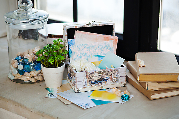 포토 JPG 해외이미지 디자인 옷 꽃 산업 줄 백그라운드 장신구 탁자 미술 취미 사람없음 목재 세트 상자 컬러풀 유행 수확 공구 직물 면 그룹 실 바느질 오브젝트 땀 롤 실타래 자수 수공예 재단 재단사 골무 옛날 장식함 해외202009 해외포토 나무 식물 직업 컬러 가구 농업 재료 문화예술 도구 공예 파일형식