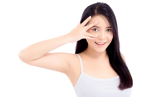 포토 JPG 해외이미지 응시 여자 한명 사람 동양인 손짓 상반신 성인 앞모습 뷰티 피부관리 흰배경 성인여자한명만 해외202009 해외포토 1 시선 뷰포인트 백그라운드 모션 인종 흰색 여자한명만 성인여자만 파일형식