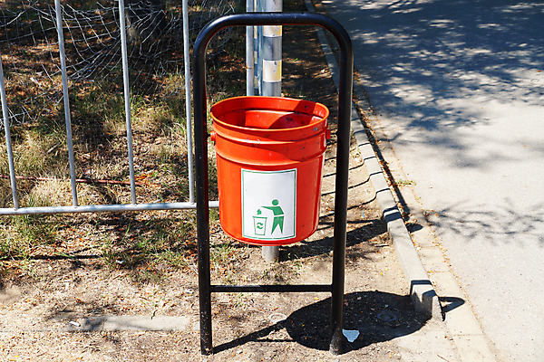 포토 JPG 해외이미지 1 전통 공원 백그라운드 사람없음 야외 빨간색 환경 금속 정원 재활용 쓰레기통 도시 오염 쓰레기 폐기물 컨테이너 심볼 오브젝트 서비스 싱글 일반 낭비 생태학 처리 해외202009 해외포토 공공시설 교육 산업 컬러 컨셉 재질 친환경 파일형식