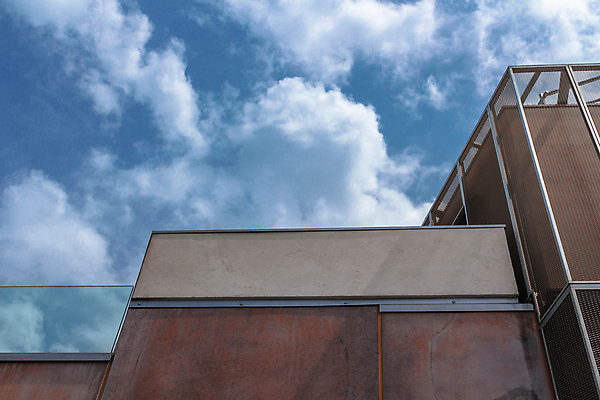 포토 JPG 해외이미지 구름 디자인 외관 산업 선 벽 건축양식 공장 하늘 지붕 사람없음 건물 금융 파란색 상자 갈색 금속 도시 업무 큼 천 철 질감 상업 수납 패널 철강 해외202009 해외포토 자연요소 건축물 건축 컬러 공업 재질 경제 직물 작업 크기 파일형식