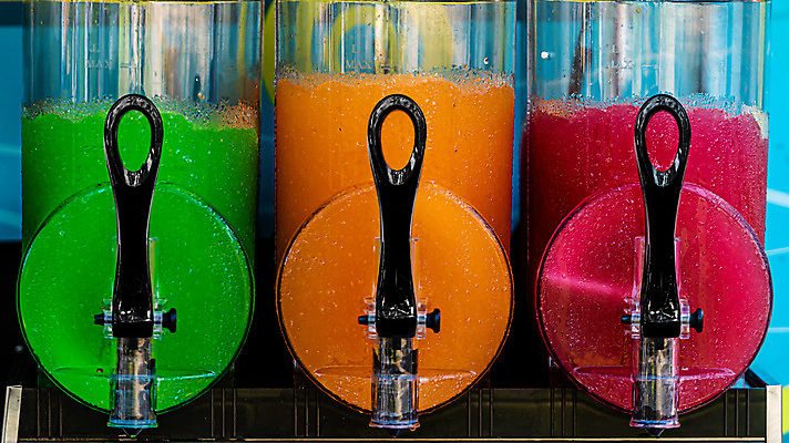 포토 JPG 해외이미지 산업 음료 음식 분홍색 오렌지 과일 사람없음 가로 빨간색 초록색 물 반사 노란색 파티 냉동 얼음 주스 활발 장비 추위 신선 칵테일 바 액체 달콤 시원함 컨테이너 플라스틱 수도꼭지 준비 상쾌 만들기 시럽 찌그러짐 뷔페 소다 해외202009 얼림 해외포토 자연요소 감정 컬러 컨셉 모션 재질 주류 이벤트 맛 파일형식