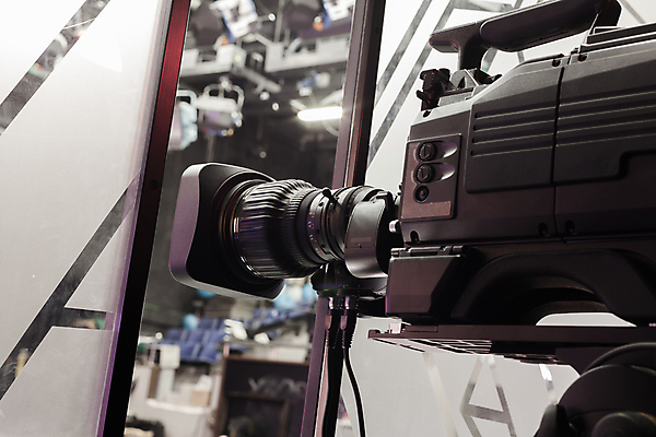 포토 JPG 해외이미지 직업 회의 사람없음 카메라 디지털 텔레비전 장비 무대 기자 쇼 방송 언론 동영상 해외202009 해외포토 비즈니스 전자제품 파일형식