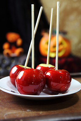 포토 JPG 해외이미지 디저트 사탕 사람없음 빨간색 막대기 달콤 사과 해외202009 해외포토 음식 컬러 과일 맛 파일형식