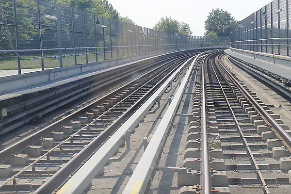 포토 JPG 해외이미지 외관 도로 선 여행 이동 컨셉 비즈니스 교통시설 모션 추상 사람없음 빛 검은색 기차 흰색 도시 터널 전철 역 사인 속도 마차 승객 튜브 지하 엔진 일반 단상 방법 블러 선로 통근 해외202009 해외포토 길 육상교통 교통수단 컬러 교통 무늬 대중교통 시설 출근 파일형식