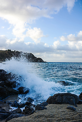 포토 JPG 해외이미지 바다 여행 자연 하늘 풍경 사람없음 야외 초록색 물 파란색 이탈리아 절벽 만 지중해 암초 해외202009 해외포토 자연요소 유럽 컬러 생태계 파일형식